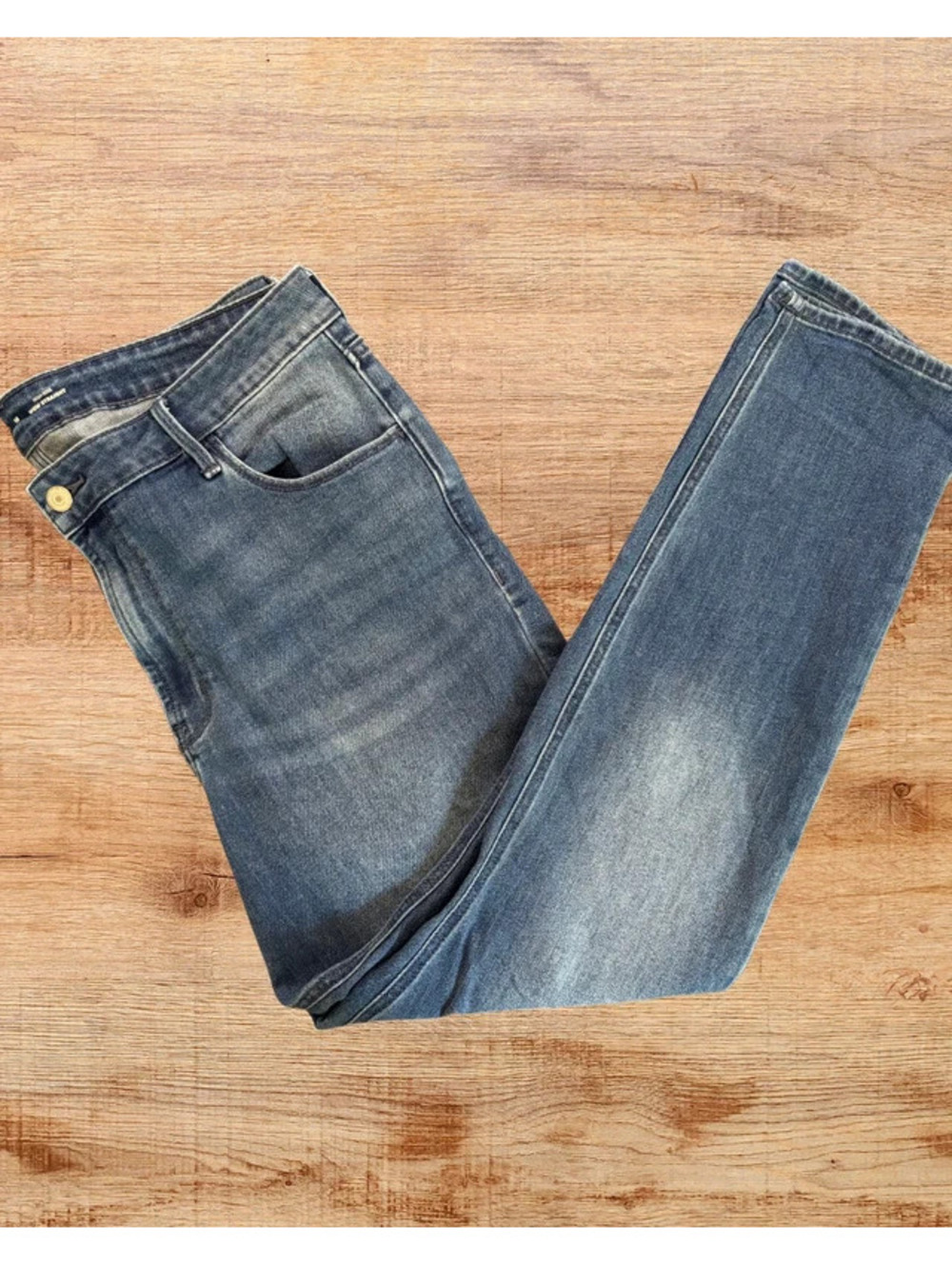 Old Navy High-Waisted WOW Straight Jeans Women's Size 16 Medium Wash